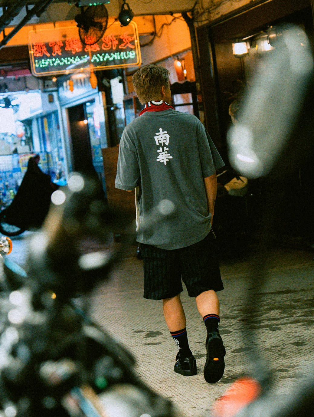 SOUTH CHINA EMBROIDERED CULT TEE- CHARCOAL