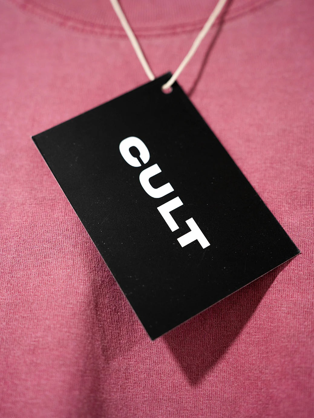 SOUTH CHINA EMBROIDERED CULT TEE - RED