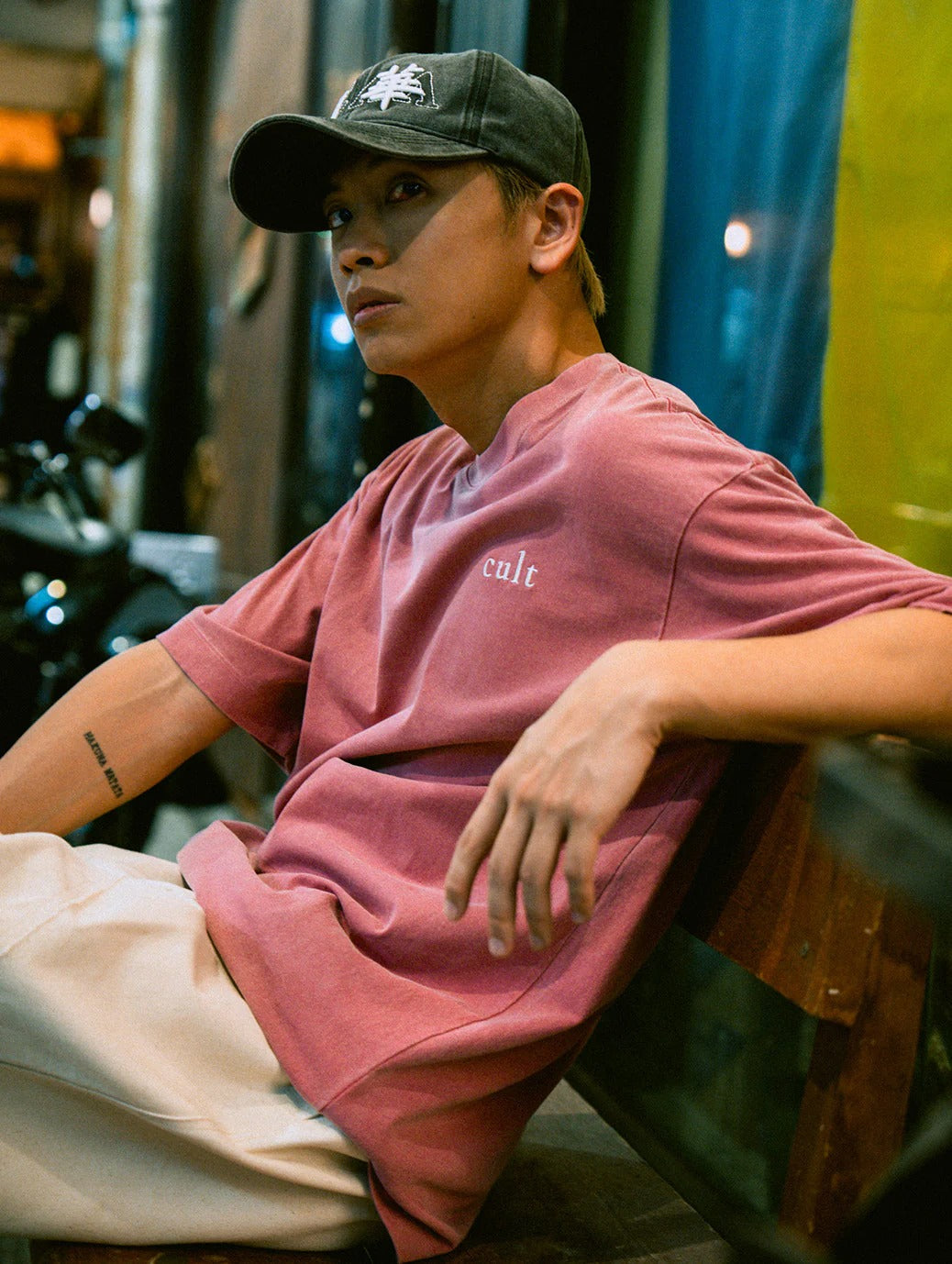 SOUTH CHINA EMBROIDERED CULT TEE - RED